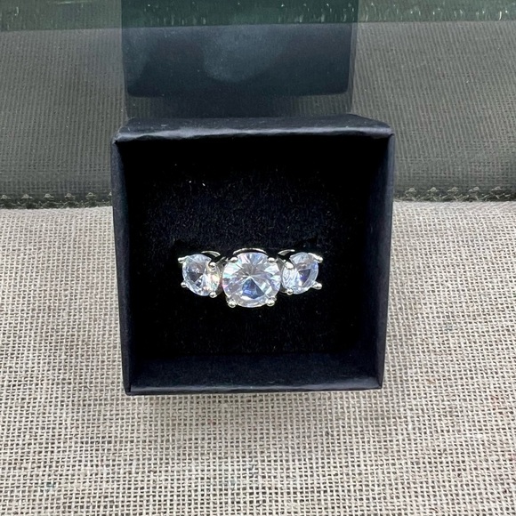 NIB 925 Sterling Silver & Zircon Engagement Wedding Anniversary Ring Size 8 - Picture 6 of 16